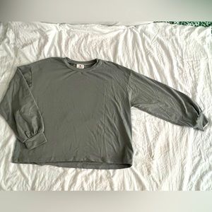 Adorable Grey Sundry Semi-cropped top with touched sleeves. Slate Grey 🪨